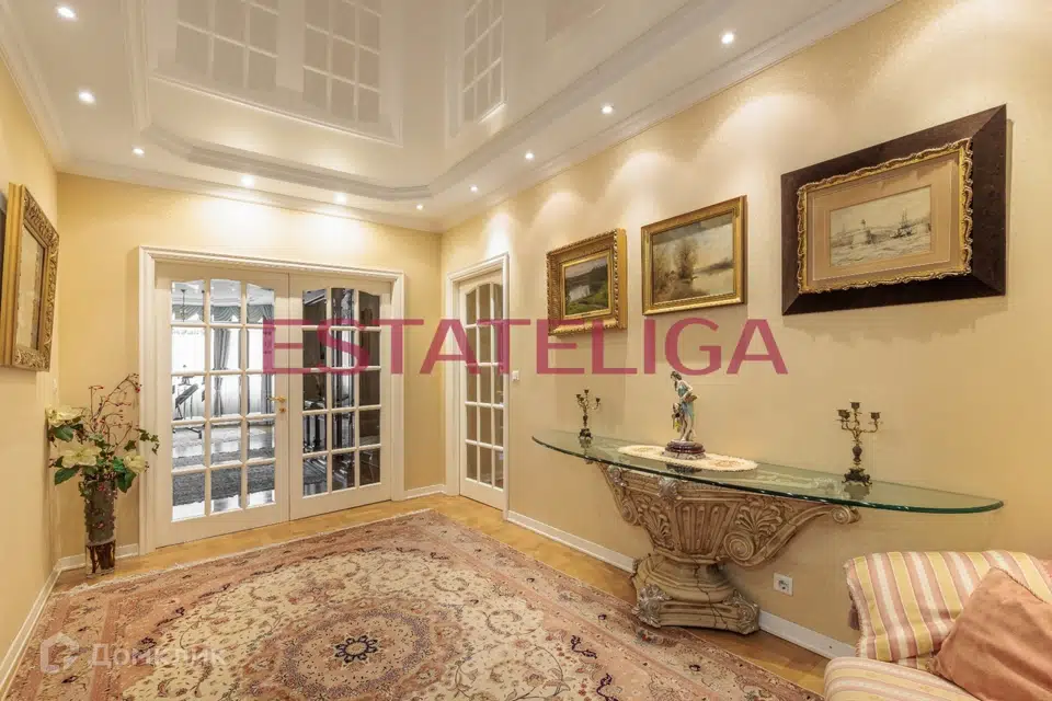 Продаётся 4-комнатная квартира, 225.3 м²