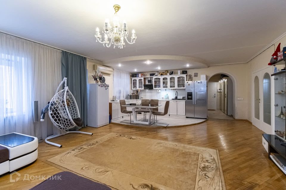 Продаётся 3-комнатная квартира, 111 м²