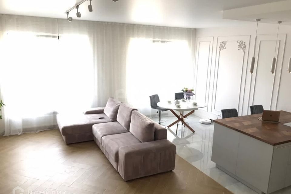 Продаётся 2-комнатная квартира, 105.3 м²
