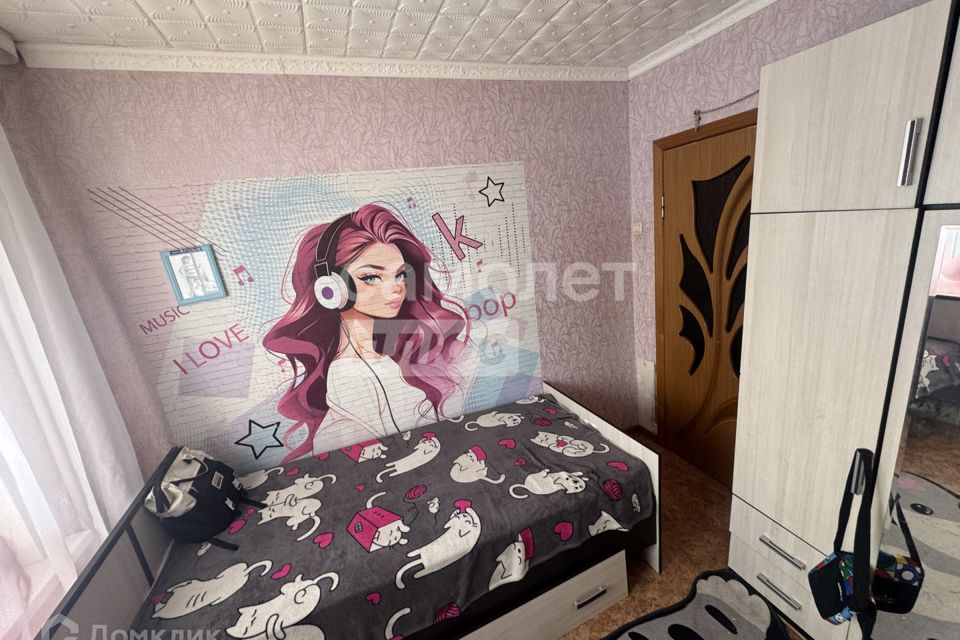 Продаётся 4-комнатная квартира, 59.8 м²