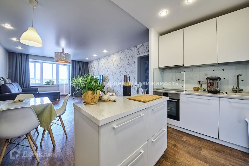 Продаётся 4-комнатная квартира, 104.9 м²