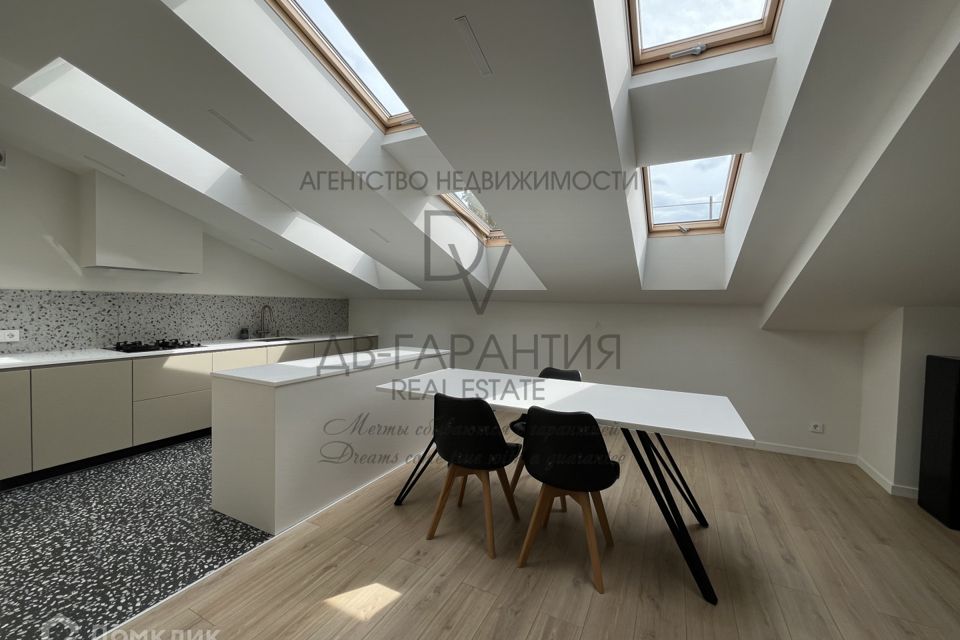 Продаётся 2-комнатная квартира, 127.2 м²