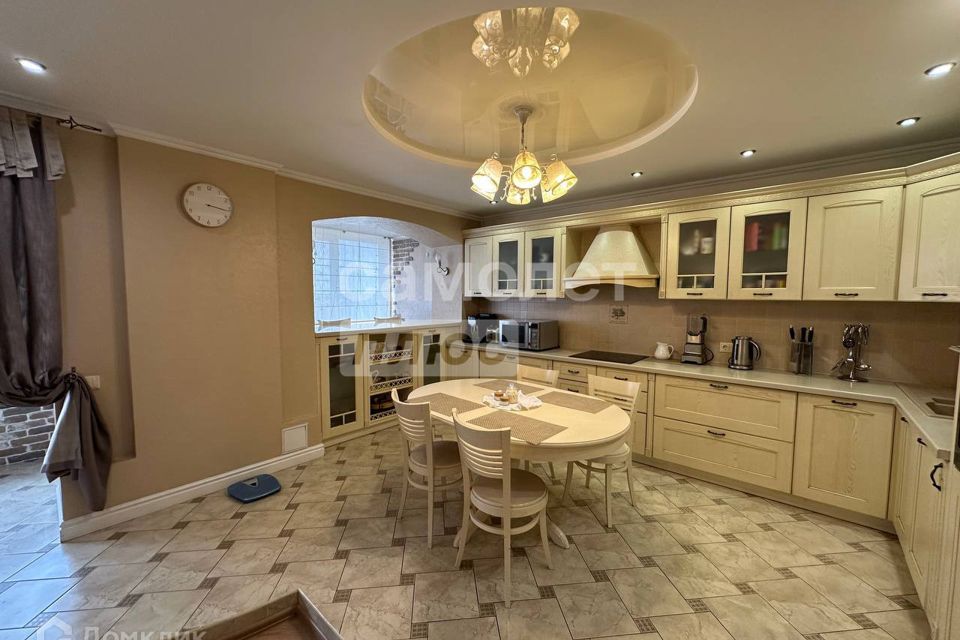 Продаётся 5-комнатная квартира, 138 м²