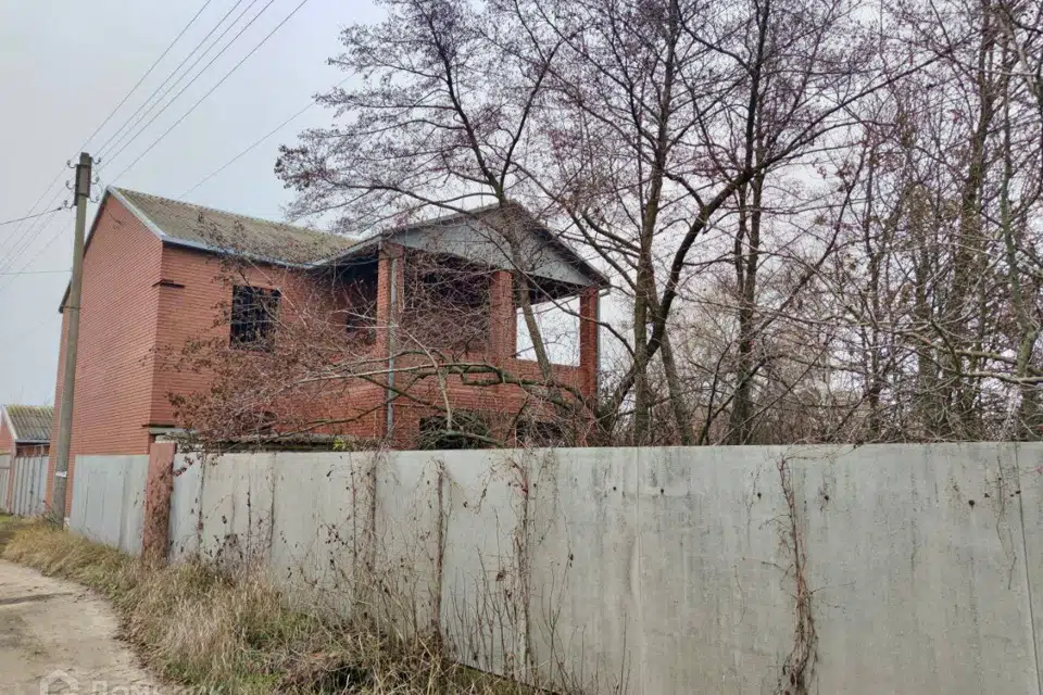 Продаётся 2-этажный дом, 200 м²