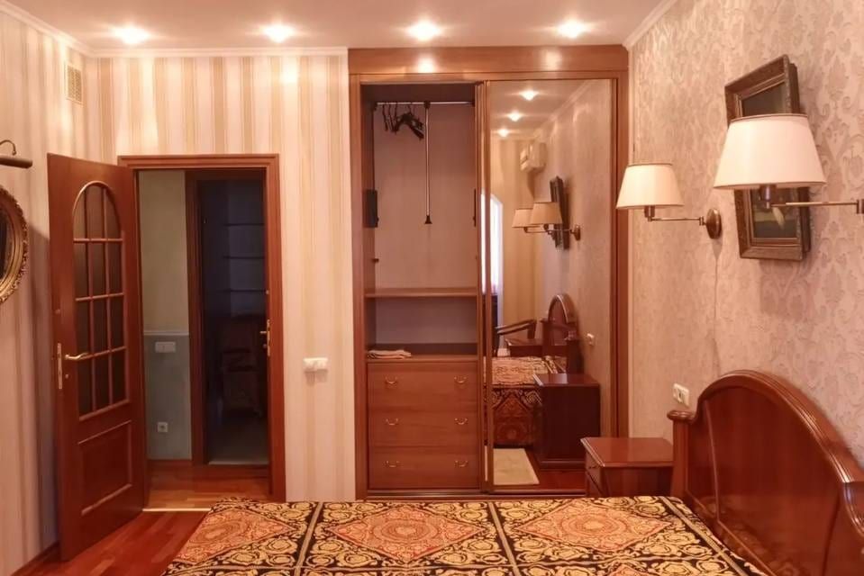 Сдаётся 3-комнатная квартира, 140 м²