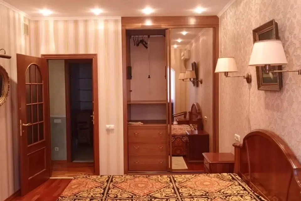 Сдаётся 3-комнатная квартира, 140 м²