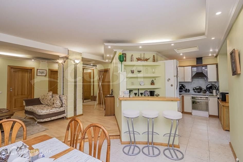 Сдаётся 2-комнатная квартира, 98 м²