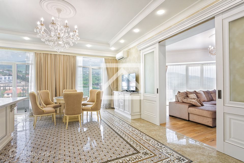 Продаётся 3-комнатная квартира, 117.7 м²