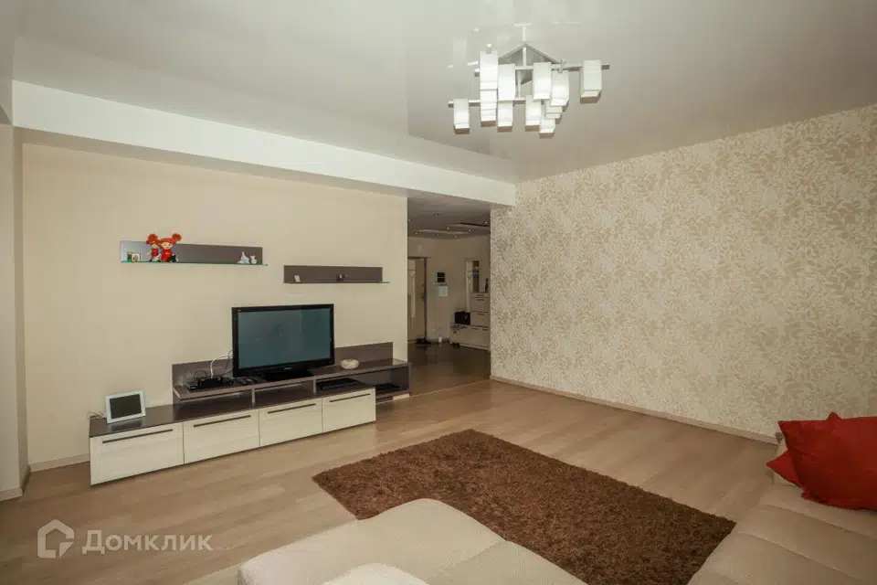Продаётся 3-комнатная квартира, 118 м²