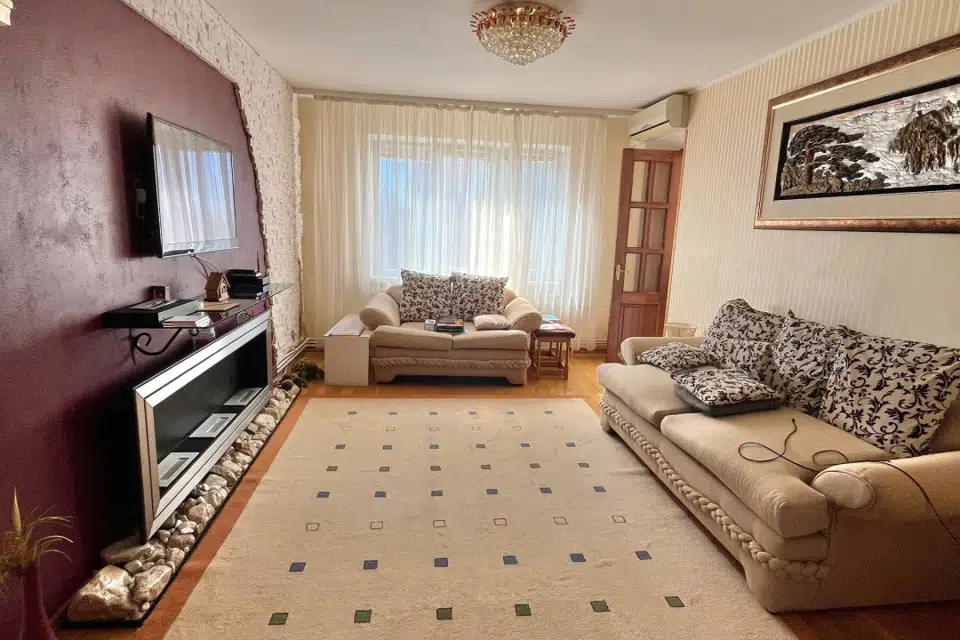 Продаётся 6-комнатная квартира, 125 м²