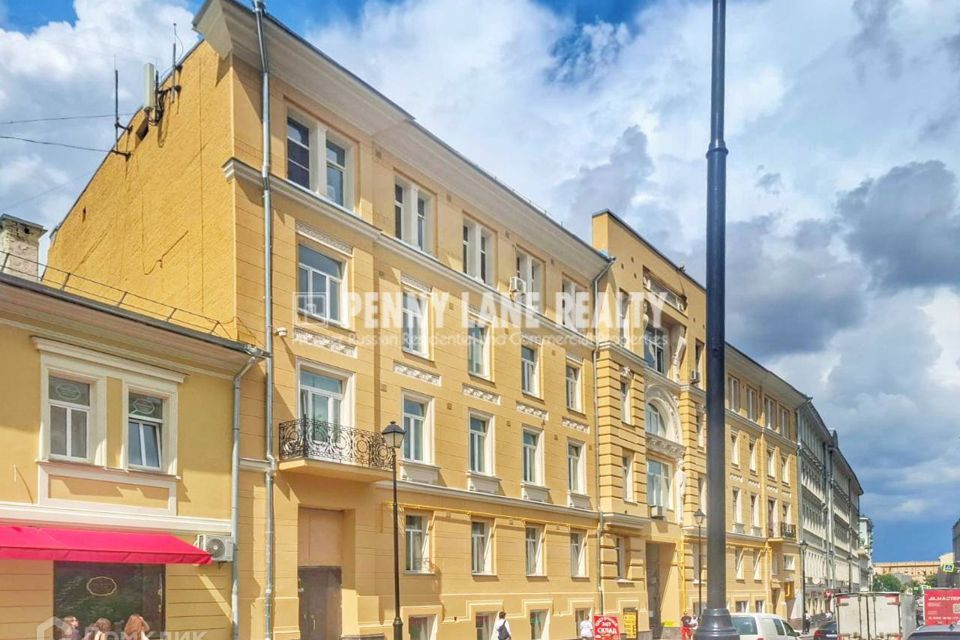 Продаётся 9-комнатная квартира, 273 м²