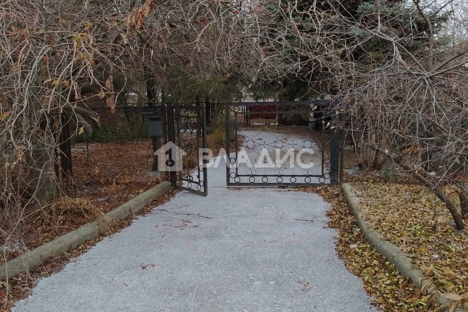 Продаётся 3-этажный дом, 300 м²