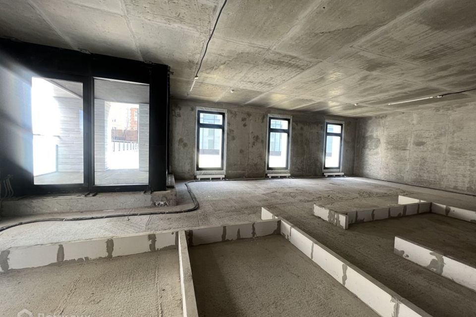 Продаётся 4-комнатная квартира, 186 м²