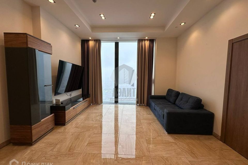 Сдаётся 2-комнатная квартира, 82 м²