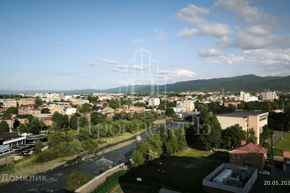 Продаётся 4-комнатная квартира, 260 м²