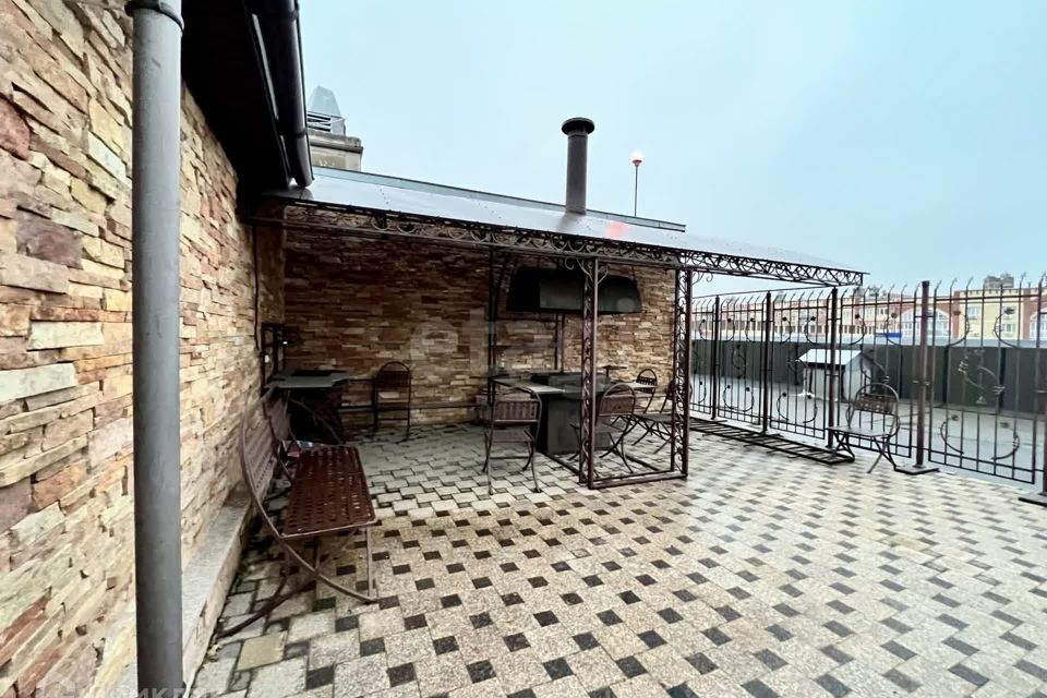 Продаётся 4-комнатная квартира, 230 м²