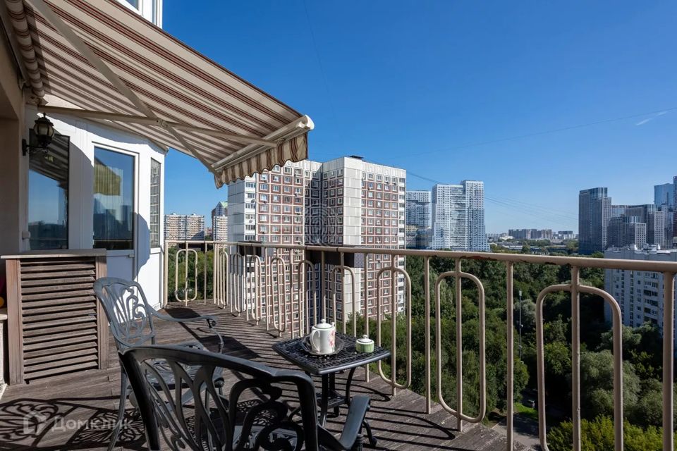 Продаётся 4-комнатная квартира, 130 м²