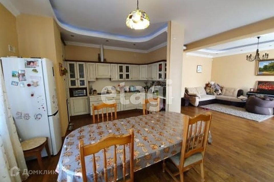 Продаётся 4-комнатная квартира, 150 м²