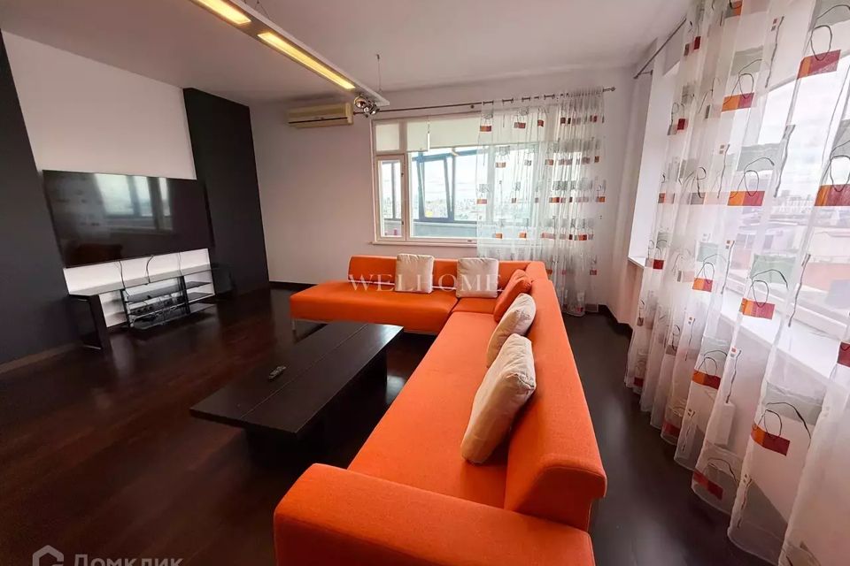 Сдаётся 4-комнатная квартира, 157 м²