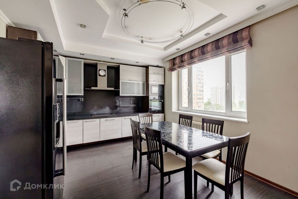 Продаётся 4-комнатная квартира, 130 м²