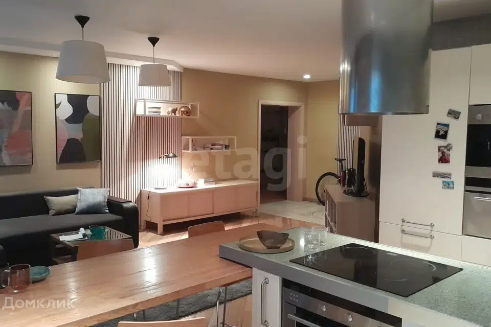 Продаётся 4-комнатная квартира, 156.1 м²