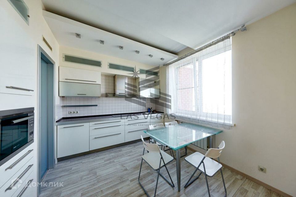 Сдаётся 4-комнатная квартира, 150 м²