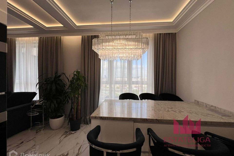 Продаётся 4-комнатная квартира, 105 м²