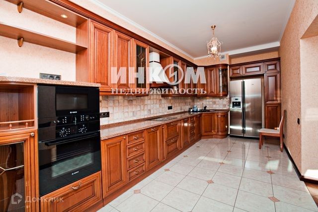 Сдаётся 4-комнатная квартира, 145 м²