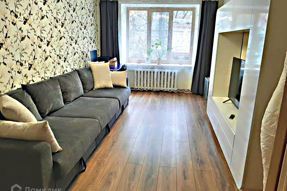 Продаётся 4-комнатная квартира, 75 м²