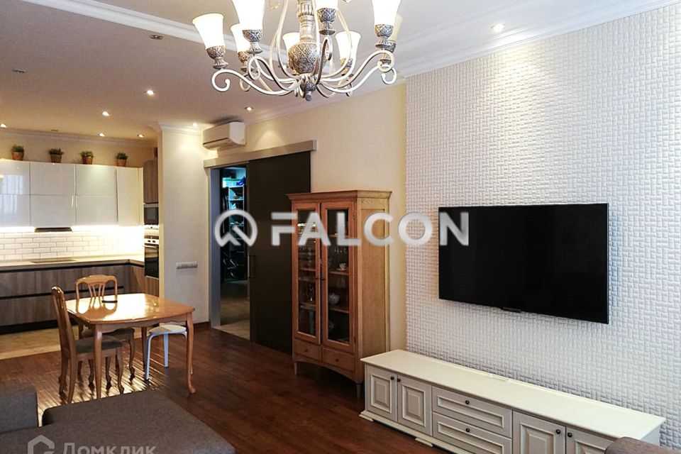 Продаётся 4-комнатная квартира, 136 м²