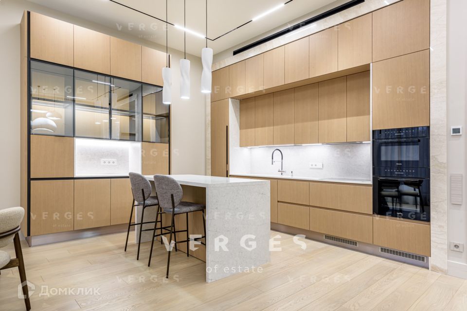 Продаётся 3-комнатная квартира, 126 м²