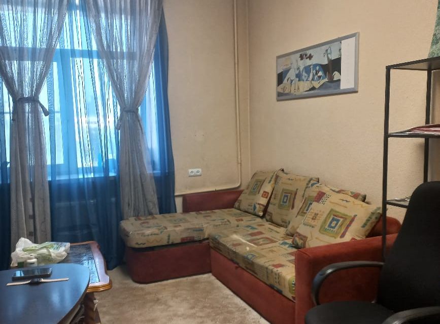 Продаётся 3 комнаты в 3-комн. квартире, 14 м²