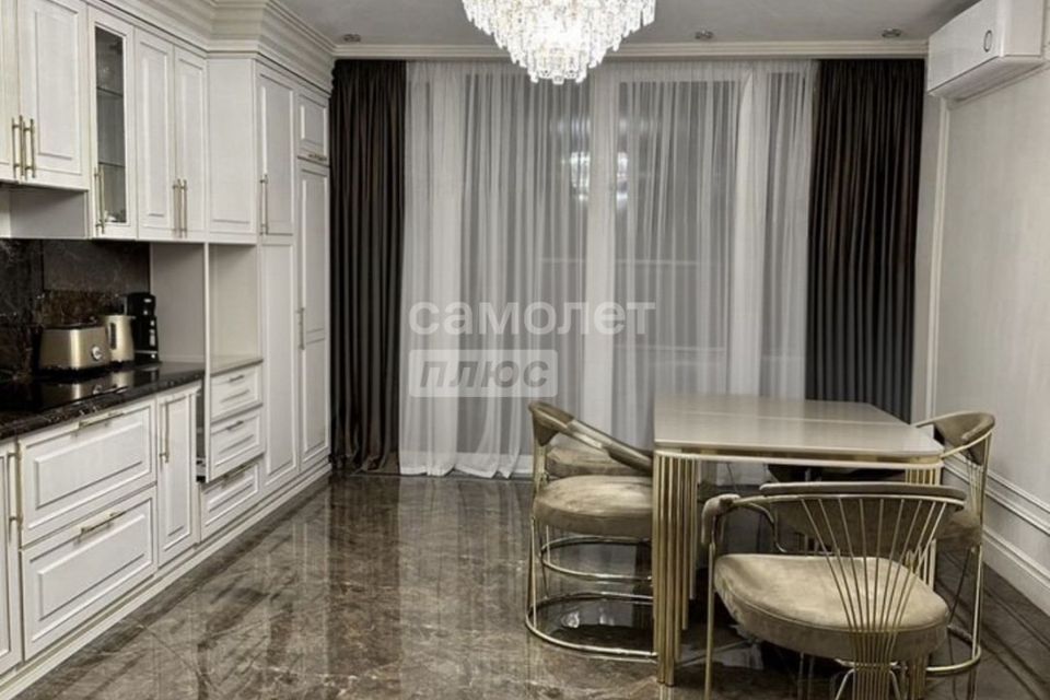 Продаётся 3-комнатная квартира, 100 м²