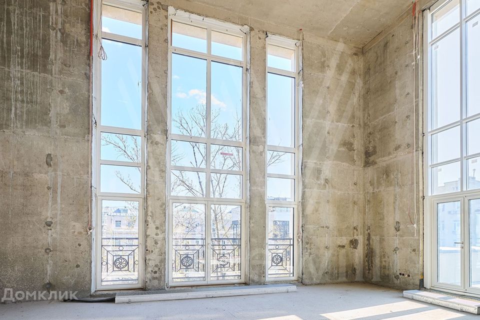 Продаётся 5-комнатная квартира, 225 м²