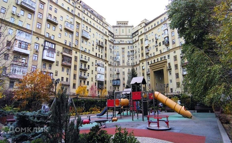 Продаётся 4-комнатная квартира, 111 м²