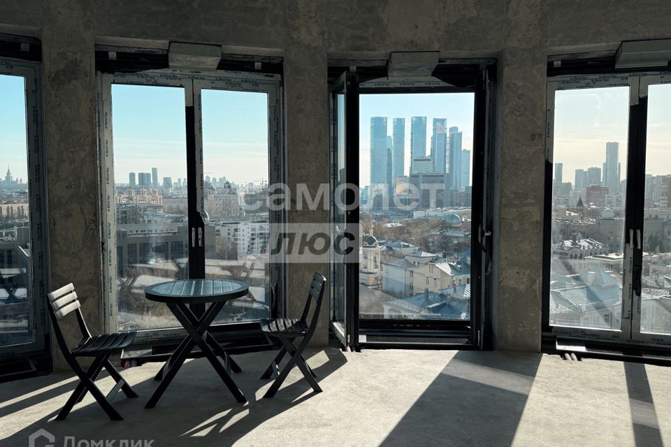 Продаётся 4-комнатная квартира, 155.4 м²