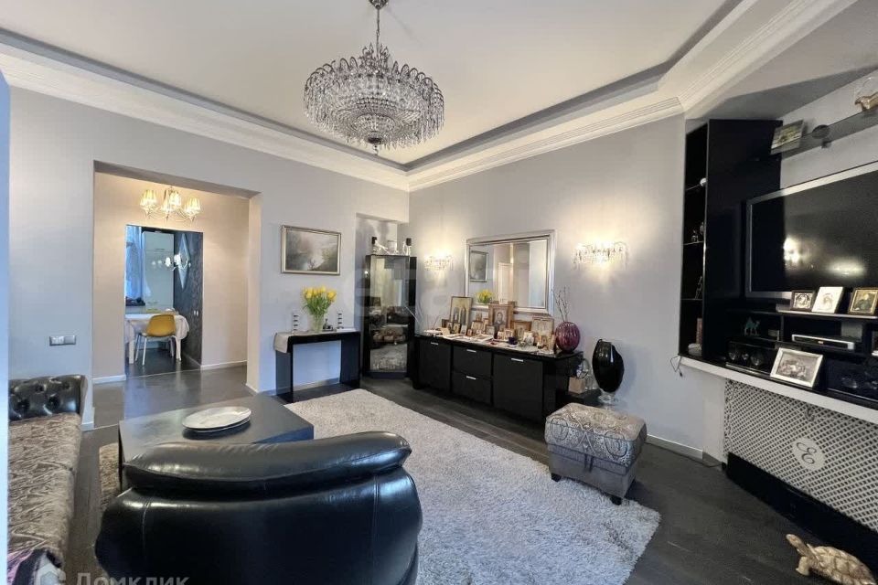 Продаётся 5-комнатная квартира, 98 м²