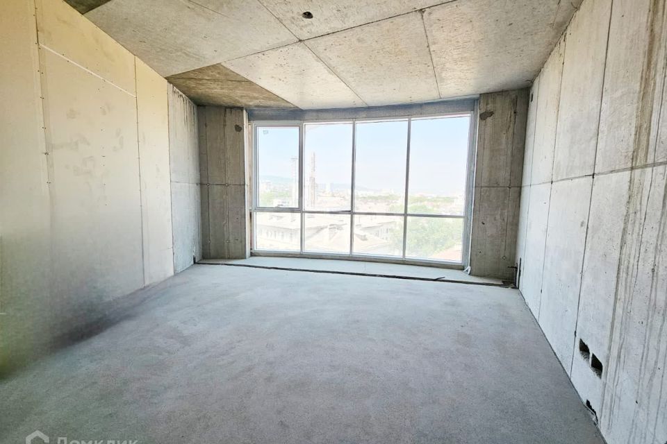 Продаётся 3-комнатная квартира, 162 м²
