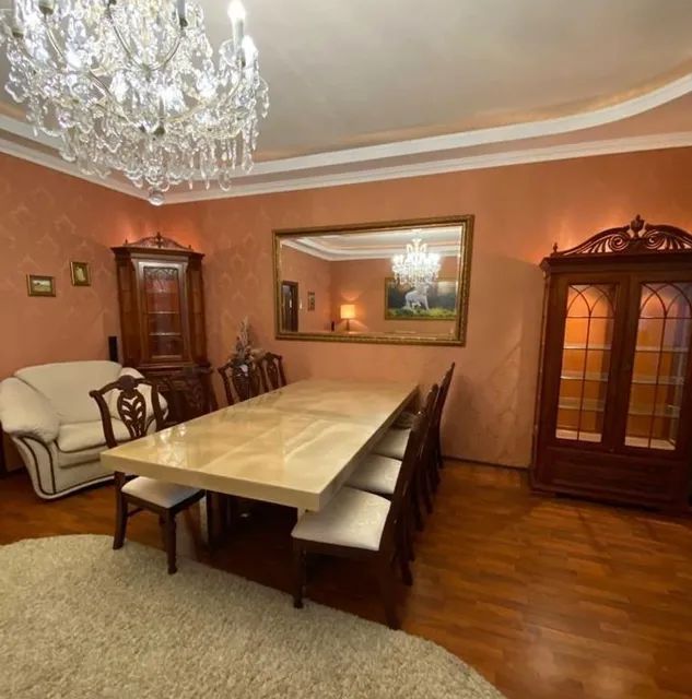 Сдаётся 4-комнатная квартира, 160 м²