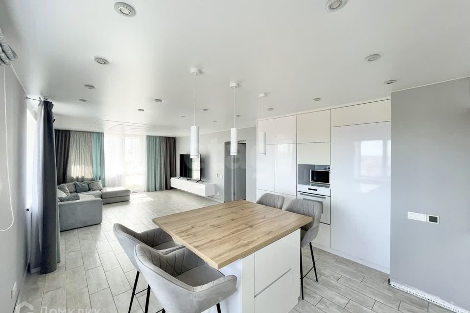 Продаётся 4-комнатная квартира, 149 м²