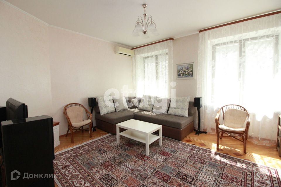 Продаётся 3-комнатная квартира, 106.6 м²