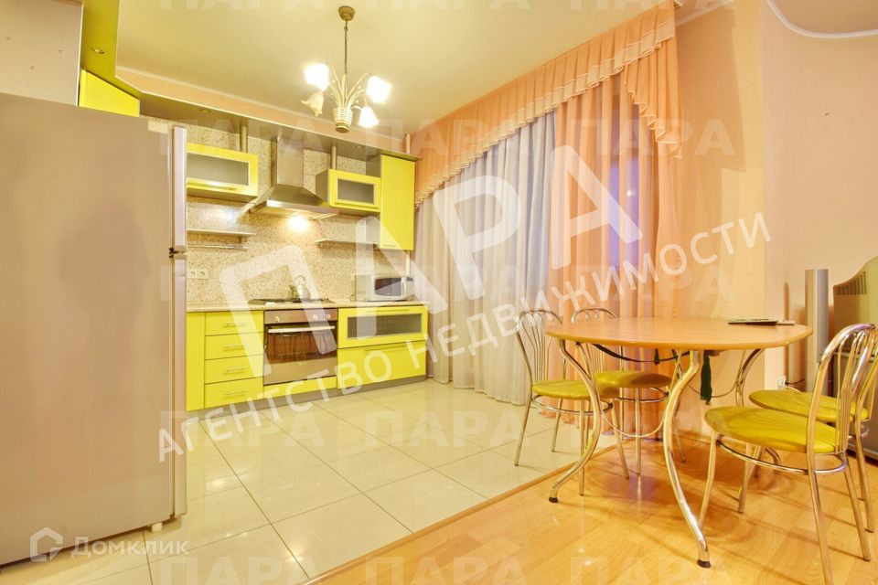 Сдаётся 2-комнатная квартира, 63 м²