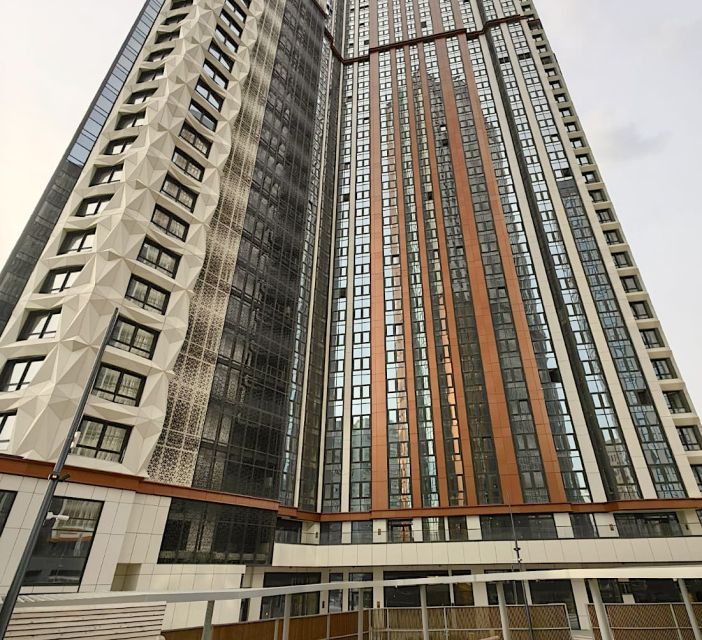 Продаётся 4-комнатная квартира, 139 м²