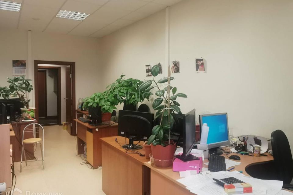 Продаётся 4-комнатная квартира, 130 м²
