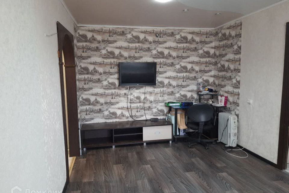 Продаётся 4-комнатная квартира, 60.5 м²