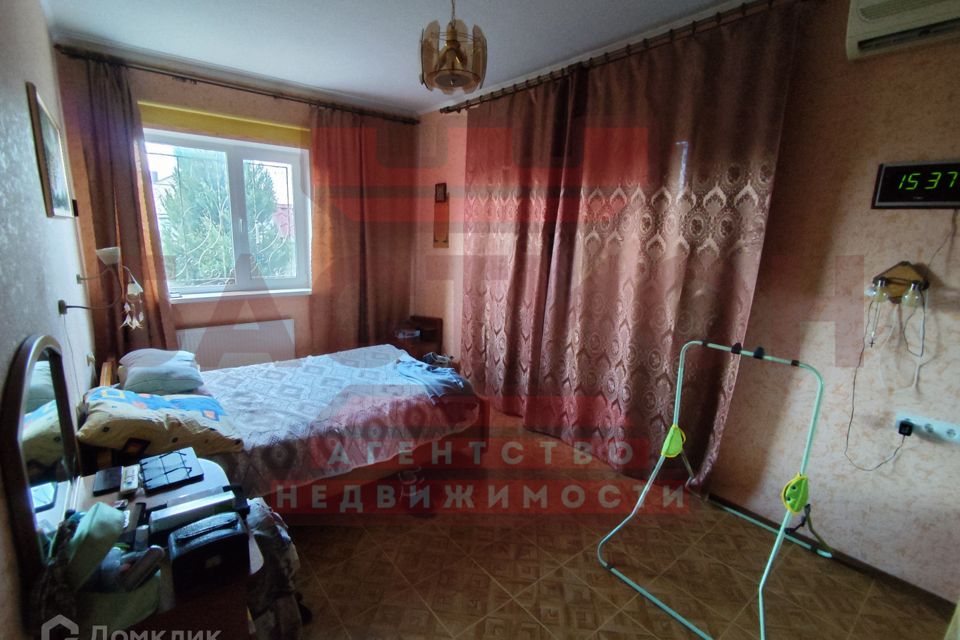 Продаётся 3-этажный дом, 300 м²