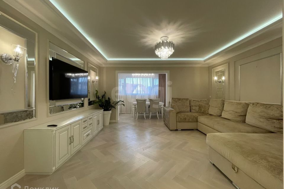 Продаётся 4-комнатная квартира, 155.6 м²