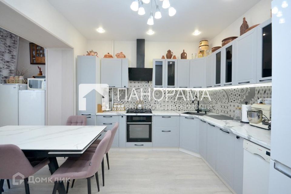 Продаётся 4-комнатная квартира, 101.9 м²