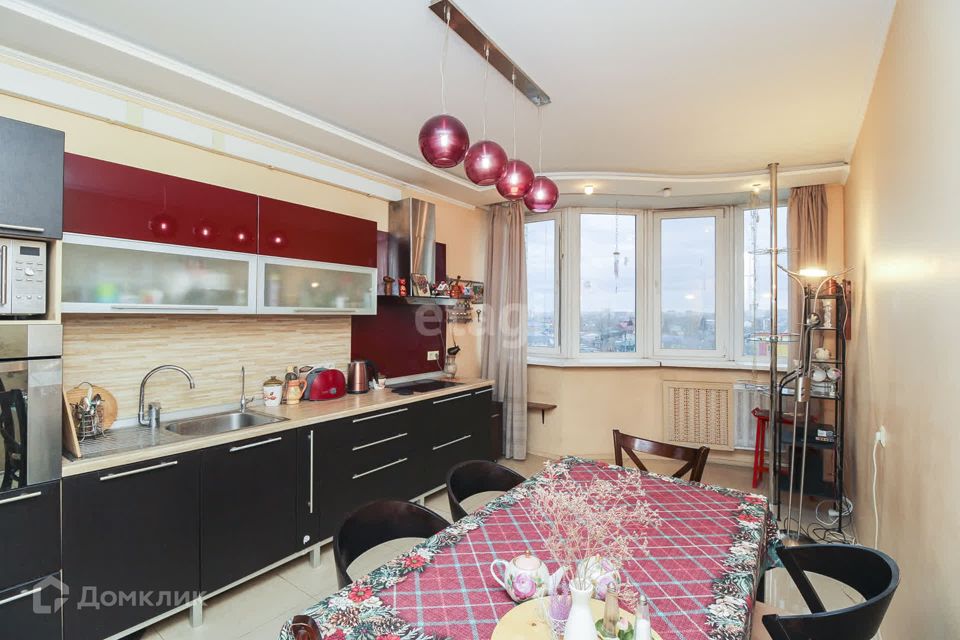 Продаётся 3-комнатная квартира, 108.2 м²