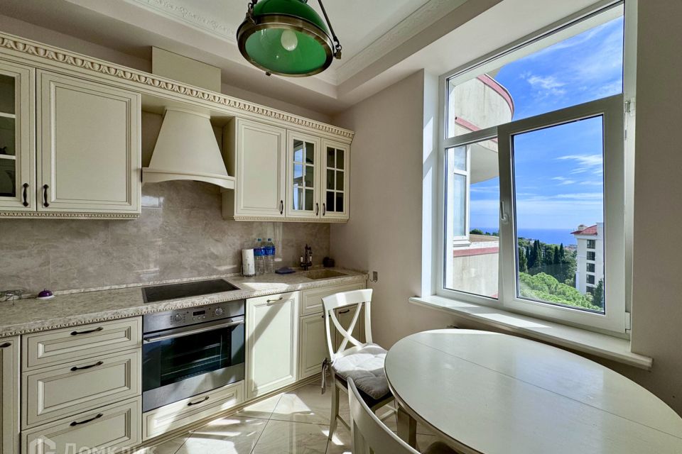 Продаётся 4-комнатная квартира, 121 м²